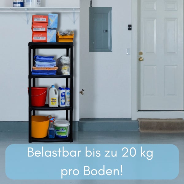 Schwarzes Regal mit fünf Ebenen in einer Garage, beladen mit Werkzeugen und Reinigungsmitteln