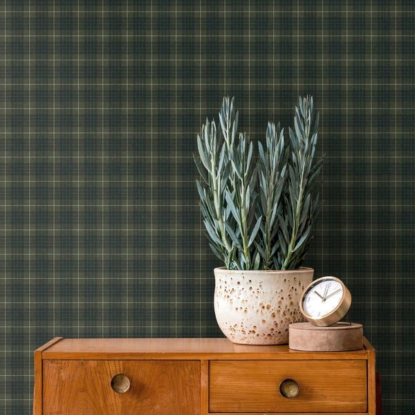 Stahlschrank mit offener Tür