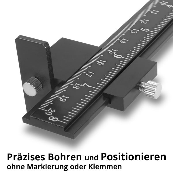 Schwarze Bohr- und Positionierhilfe aus Metall mit Zentimeterskala und verstellbaren Anschlägen für präzises Arbeiten.