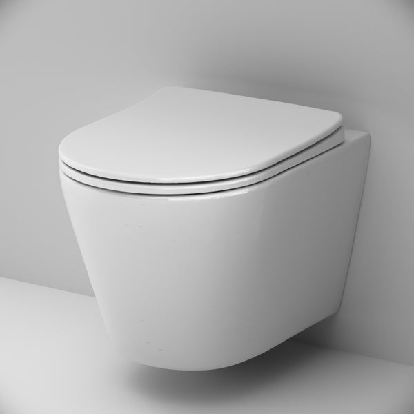 Wandhängendes WC aus weißer Keramik mit geöffnetem Deckel und Toilettensitz.