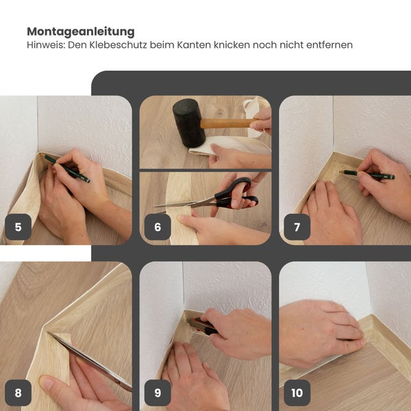 Montageanleitung für selbstklebende Fußbodenleisten mit Schritten zum Markieren, Schneiden und Anbringen in einer Raumecke.