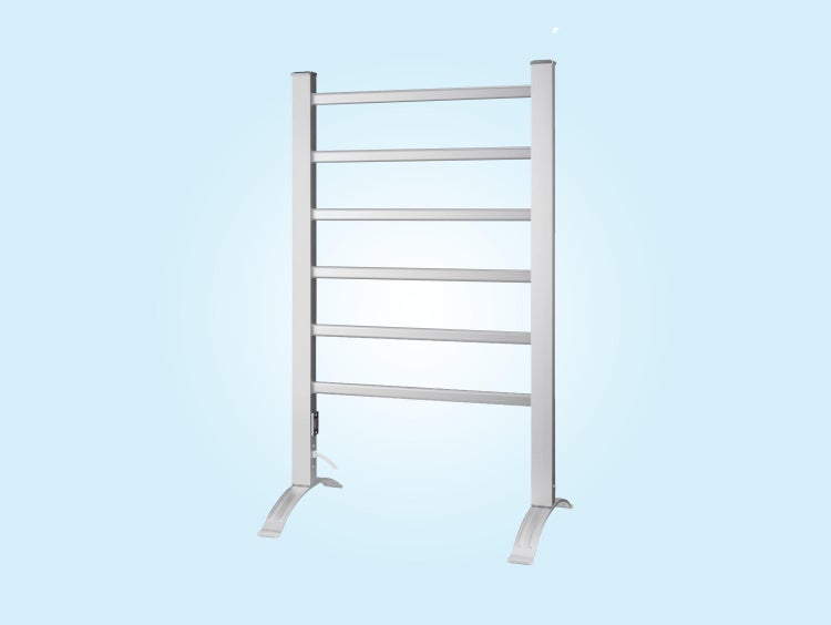 Handtuchwärmer aus Metall mit horizontalen Heizstäben für das Badezimmer