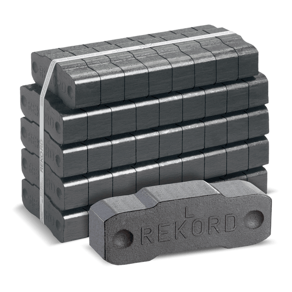 Bündel Rekord Braunkohlebriketts als Brennstoff für Kaminöfen und Dauerbrandöfen.