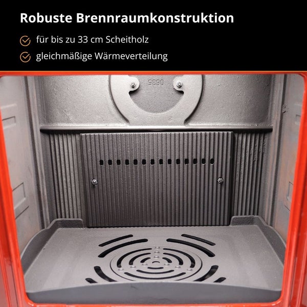Robuste Brennraumkonstruktion aus Gusseisen für Scheitholz bis zu 33 Zentimeter Länge und eine gleichmäßige Wärmeverteilung.