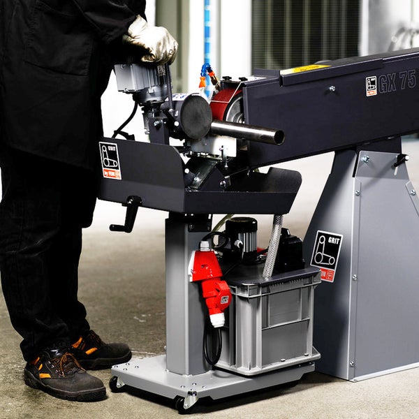 Bandschleifmaschine GRIT GX 75 im Einsatz