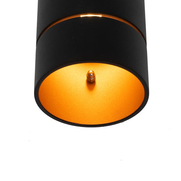 Schwarze Deckenleuchte mit goldfarbener Innenseite