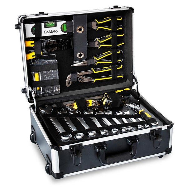 Geöffneter Werkzeugkoffer mit verschiedenen Werkzeugen wie Zangen, Schraubenschlüssel und Schraubendreher