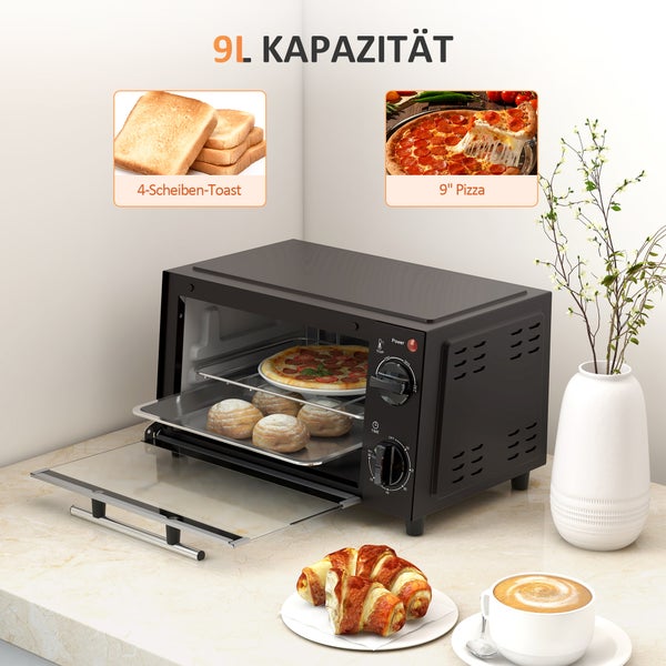 Schwarzer Minibackofen mit 9 Liter Kapazität, geöffneter Glastür, Backblech mit Brötchen und Pizza im Inneren auf einer Küchenarbeitsplatte.