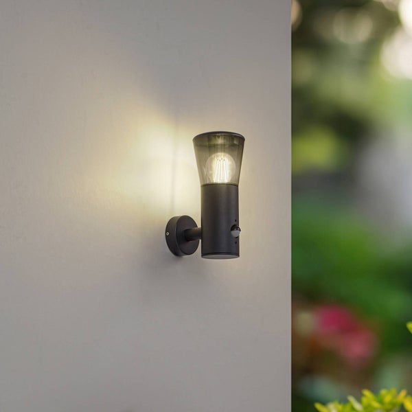 Lindby Wandleuchte außen Heulo mit Bewegungsmelder (spritzwassergeschützt (Modern) in Schwarz aus Aluminium (1 flammig, E27) - Wandlampe für Außenwand/Hauswand Haus Terrasse und Balkon