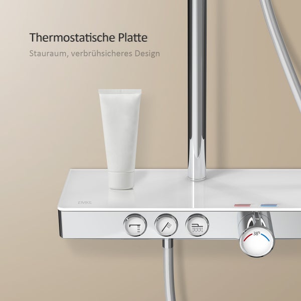 Thermostat-Duscharmatur mit weißer Ablage, drei Funktionstasten und Temperaturregler mit Sicherheitssperre bei 38 Grad. EMKE Logo.