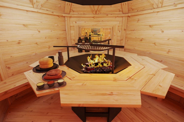 Innenansicht eines Holzgrillhauses mit Grill, Tisch und Bänken