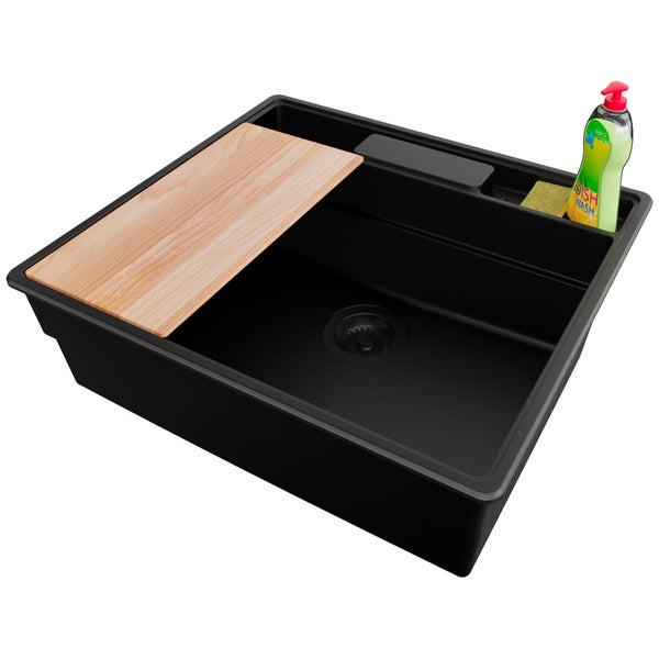 Schwarzes Spülbecken mit Schneidebrett, Spülmittel und Schwamm