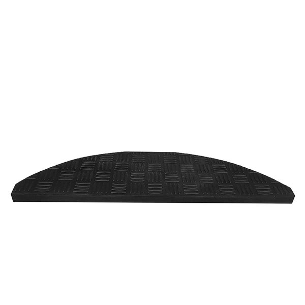 Schwarze, rutschfeste Trittstufe aus Gummi für den Außenbereich.