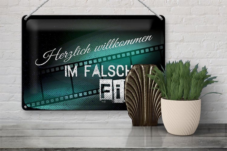 Blechschild Spruch 30x20cm Herzlich willkommen im falschen Film