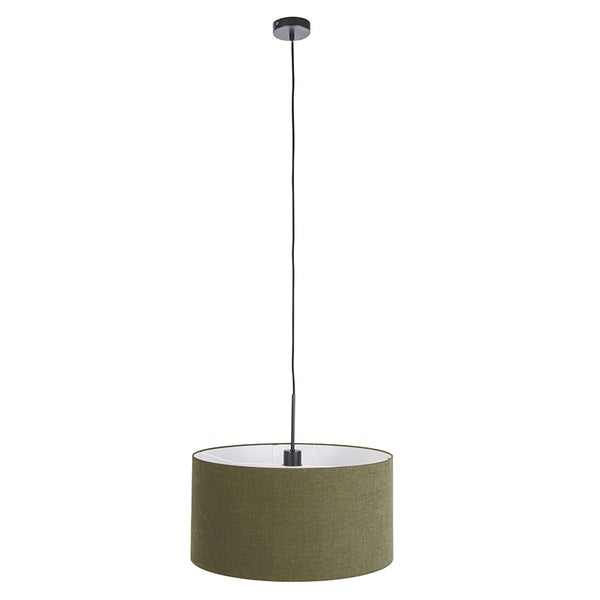 Pendelleuchte mit zylindrischem olivgrünem Textilschirm und schwarzer Abhängung.