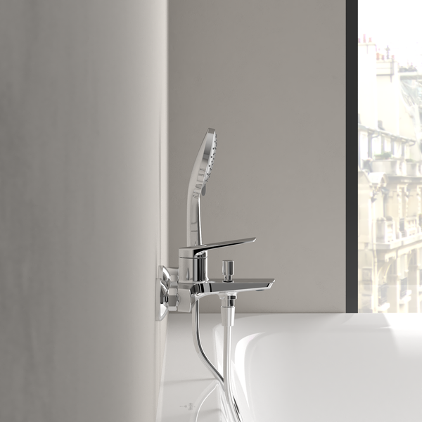 Villeroy & Boch Oasis Badewannenarmatur Aufputz, Wasserhahn Badewanne mit Rückflussschutz und Umstellfunktion, Mischbatterie Badewanne mit beweglichem Strahlregler, rund, Chrom