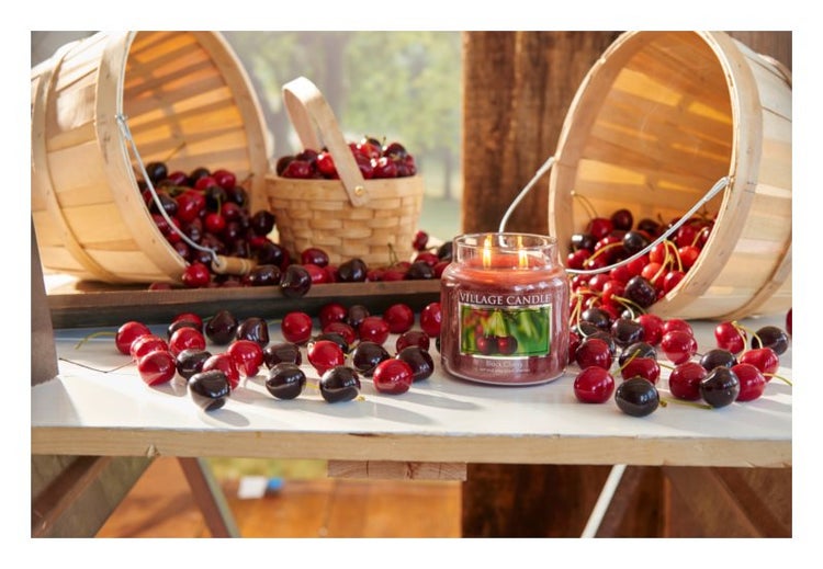 Village Candle Black Cherry Duftkerze im Glas 389 Gramm, Brenndauer 105 Std, Raumkerze, Kerze