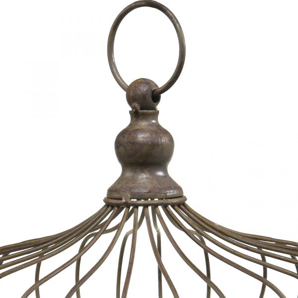 Detailaufnahme einer Hängeleuchte mit Ringaufhängung und Drahtgestell