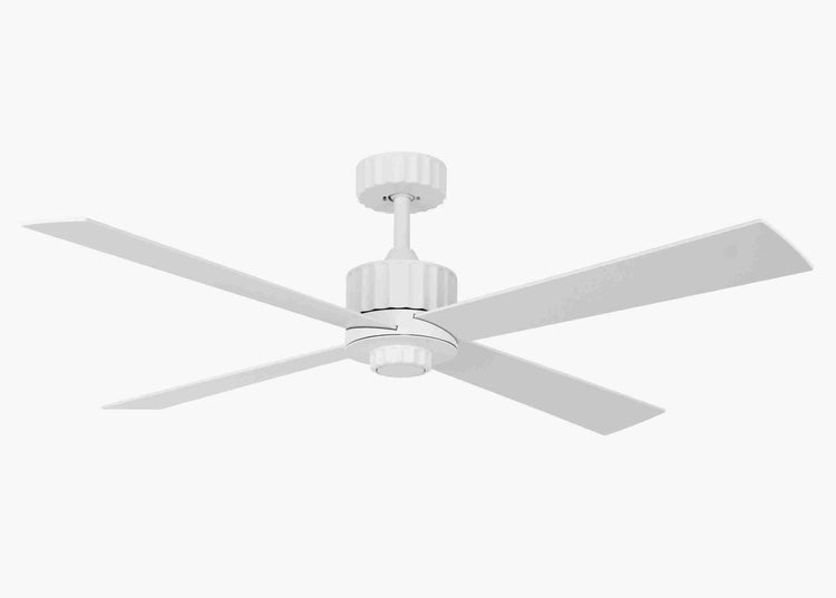 Deckenventilator mit vier flachen Rotorblättern für eine effiziente Luftzirkulation im Innenbereich.