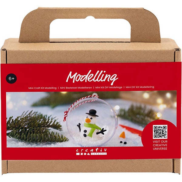 Mini Bastelset Modellieren Schneemann in einer Christbaumkugel mit Creativ Company Logo. Geeignet für Kinder ab 6 Jahren.