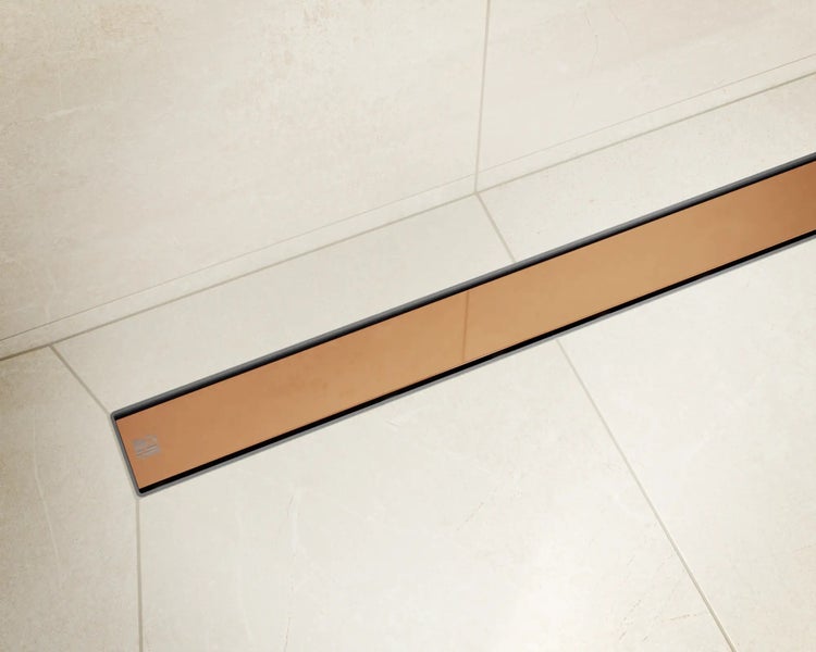 Duschrinne im Badezimmer mit Fliesenboden