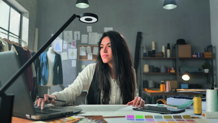 LUCTRA Table Lite Design Schreibtischlampe LED Dimmbar, Gestensteuerung, HCL, 900lm, 2.700K bis 6.500K, 921401, schwarz