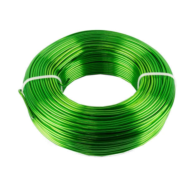 Grüner Aluminiumdraht auf Rolle für Bastelarbeiten und Dekoration.