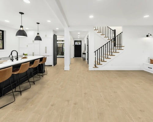 Holzstrukturierter Laminatboden