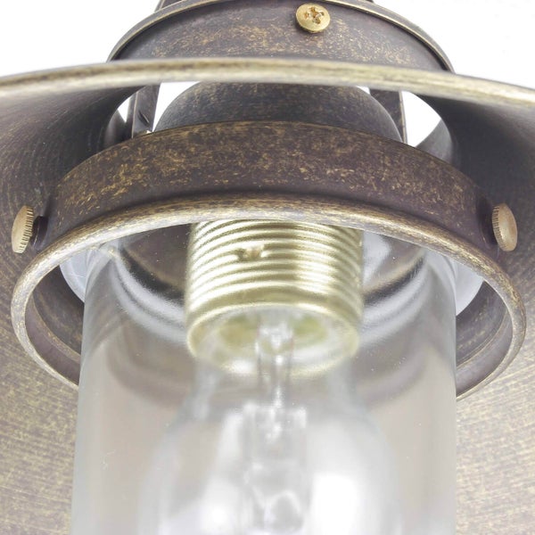 Detailaufnahme einer Pendelleuchte mit Metallelementen und Glaskörper