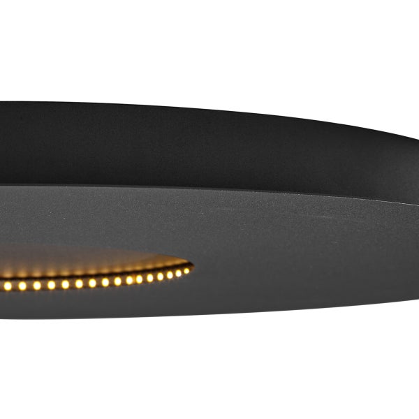 Detaillierte Ansicht einer Deckenleuchte mit integrierten LEDs