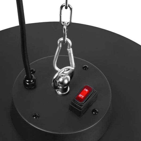 Detailansicht der Oberseite eines Heizstrahlers mit Ein- und Ausschalter, Metallkette zur Aufhängung und Netzkabel.