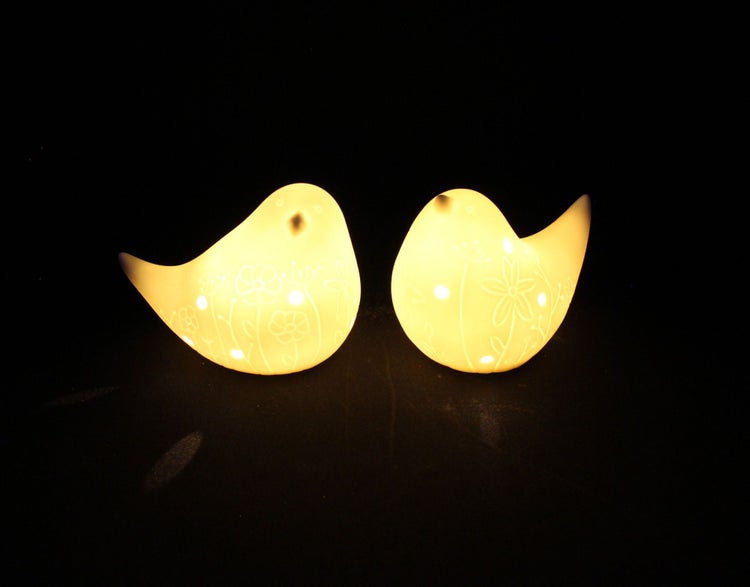 FRANK FLECHTWAREN | LED-Vogel Blumenwiese, 2er Set, PORZELLAN, 9 x 5,8 x 7 cm, 9,4 x 6,4 x 7 cm