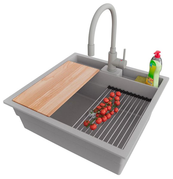 Spüle mit Abtropfgestell, Schneidebrett und Spülmittel