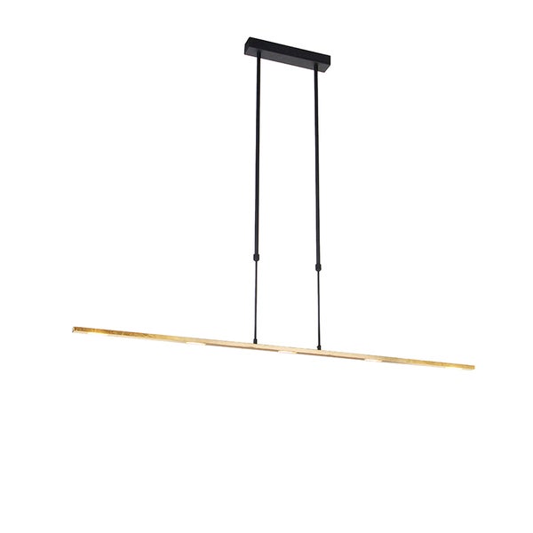 Lineare Hängeleuchte mit schwarzen Aufhängungen.