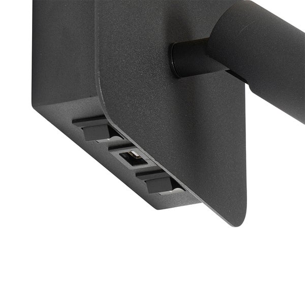 Detailaufnahme einer Wandleuchte mit USB-Anschluss.