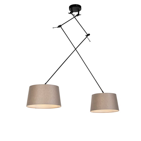 Moderne Pendelleuchte mit zwei verstellbaren schwarzen Metallarmen und zwei runden grauen Stoffschirmen.