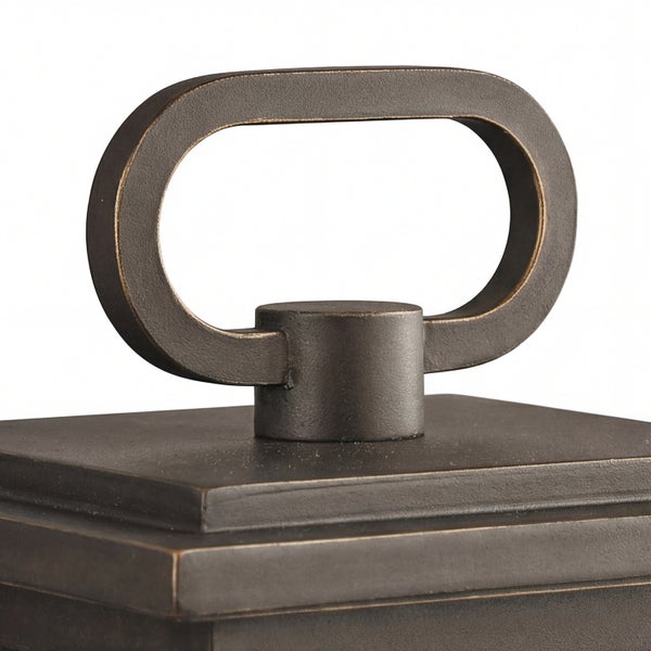 Detailansicht einer Gartenleuchte mit Griff