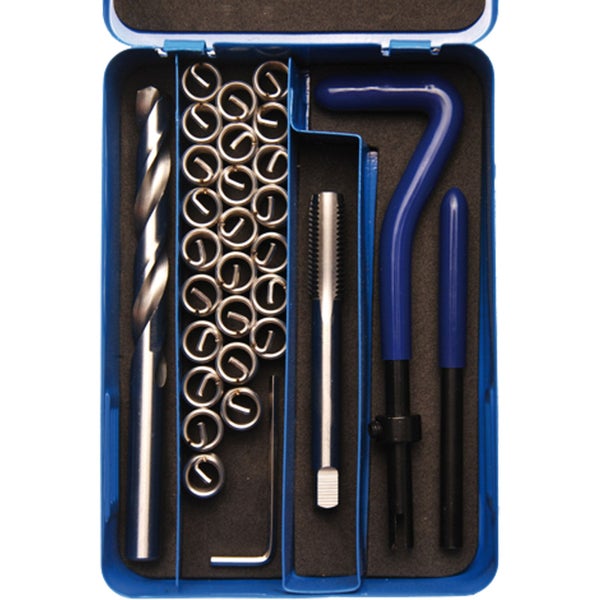 Gewindereparatur-Satz in einer blauen Box mit Bohrer, Gewindeeinsätzen, Gewindebohrer und Einbauwerkzeug
