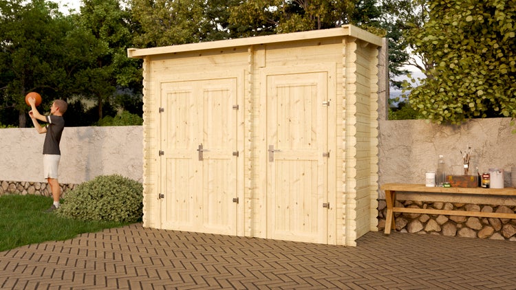 Gartenschrank aus Holz mit Doppeltür und Einzeltür in einem Garten mit Steinmauer, Holzbank und einer Person, die Basketball spielt.