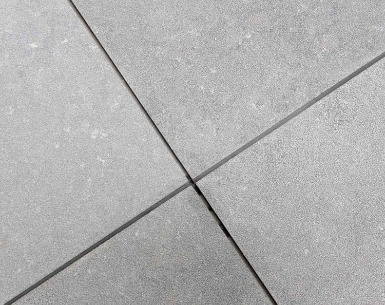 Wohnrausch Kalkstein Poolumrandung Beckenrandstein SUES GREY, 61 x 30 x 3 cm, 1 Rundkante, sandgestrahlt, hellgrau