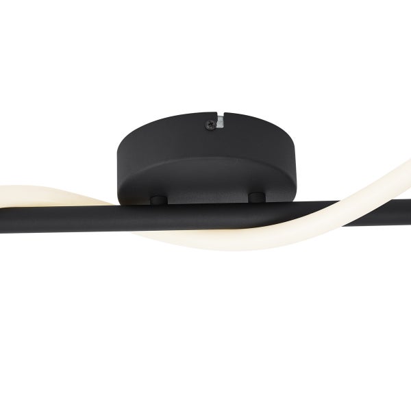 Detailaufnahme einer LED-Deckenleuchte mit geschwungenem Design