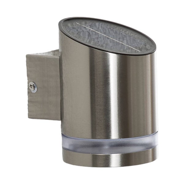 Solar-Außenwandleuchte aus Edelstahl mit integriertem Solarpanel auf der schrägen Oberseite und einem transparenten Lichtauslass.