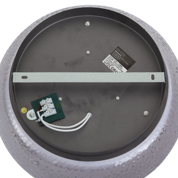 Rückseite einer LED Deckenleuchte mit Metallgehäuse und Anschlussklemme