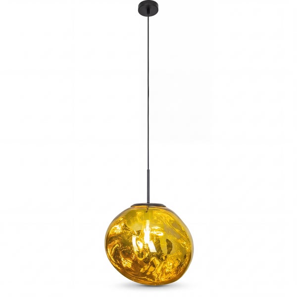 Pendelleuchte mit unregelmäßig geformtem Glasschirm in Goldoptik und schwarzer Kabelaufhängung.