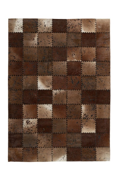 Rechteckiger Patchwork-Teppich aus Kuhfell-Quadraten mit dekorativen Kreuzstichen.