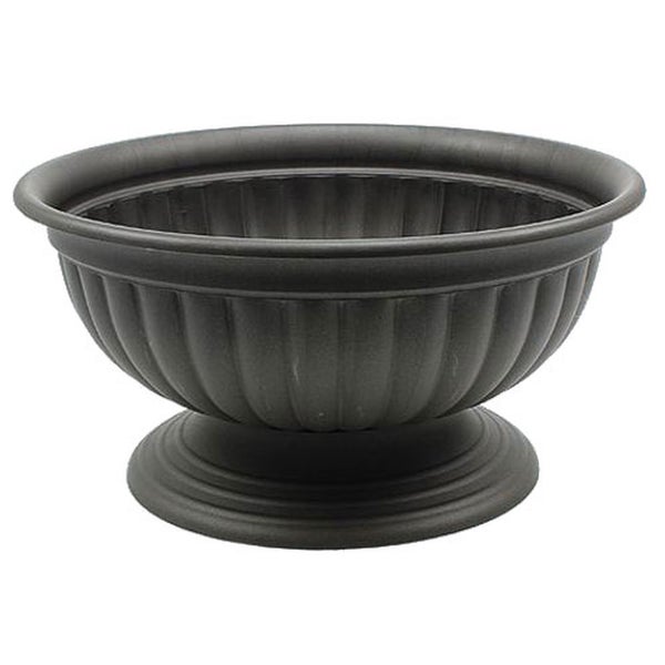 Pflanzschale mit Fuß aus Kunststoff, rundes und geriffeltes Design.