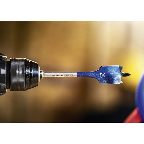 Bohrmaschine mit Bosch EXPERT Flachfräsbohrer, Durchmesser 25 Millimeter
