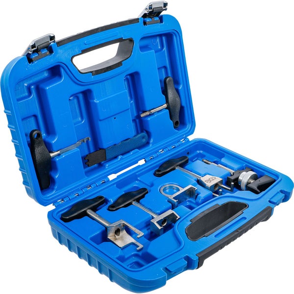 Werkzeugsatz in blauem Werkzeugkoffer