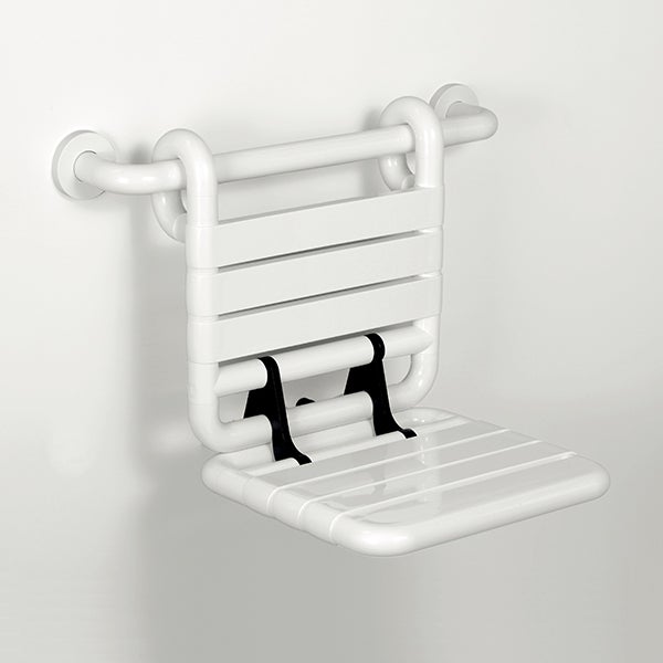 Klappbarer Duschsitz zur Wandmontage an einem Haltegriff, weißer Kunststoff.