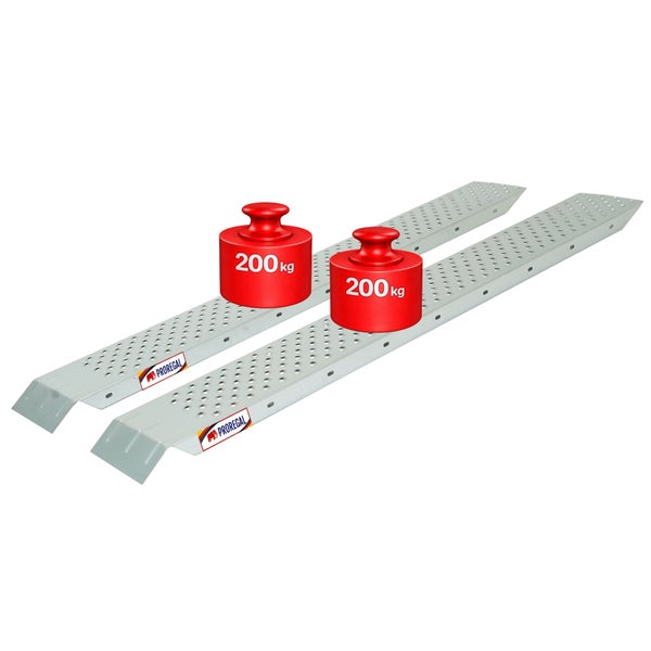 Auffahrrampen-Set aus Metall mit ProRegal Logo, profilierter Oberfläche und einer Tragkraft von 200 Kilogramm pro Rampe.